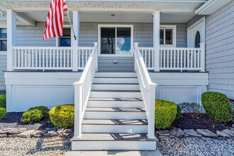 Building Photo - 1648 Center St