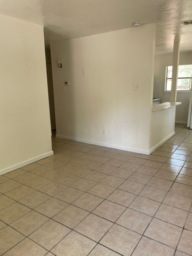 Foto del edificio - 703 E 3rd St