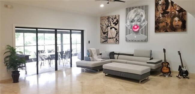 Foto del edificio - 512 NW 104th Ave