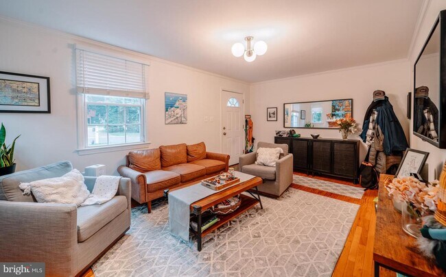 Building Photo - 2900 Monroe Pl