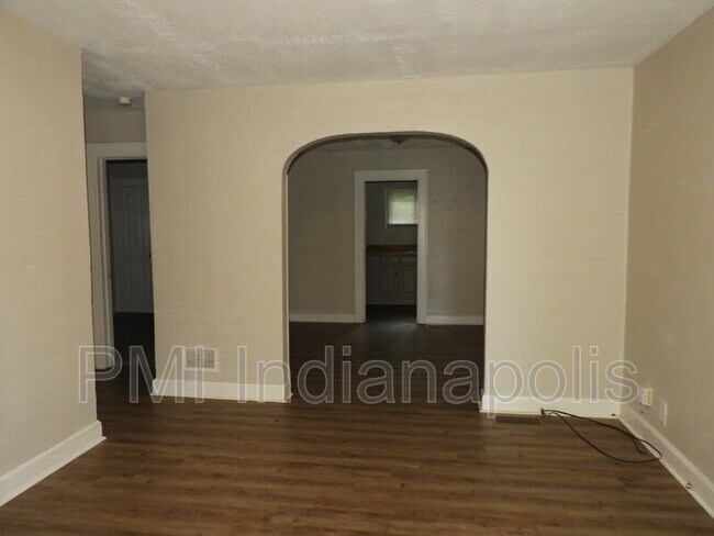 Building Photo - 2527 E 18th St