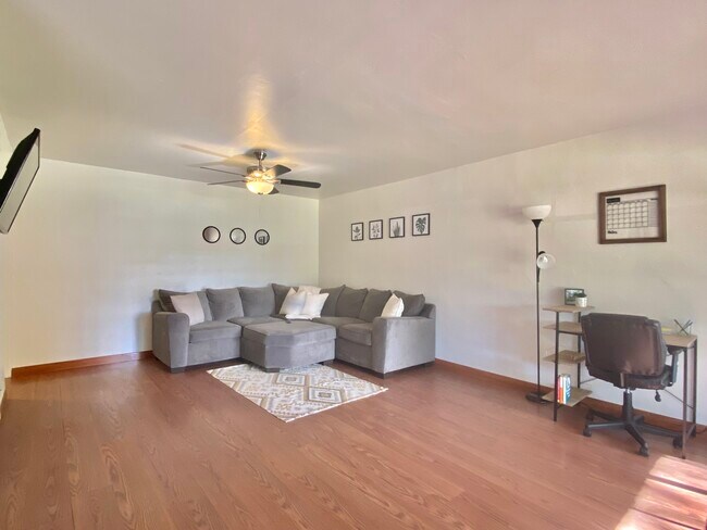 Building Photo - 710 W Palo Verde Dr