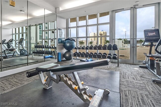 Foto del edificio - 3000 Oasis Grand Blvd