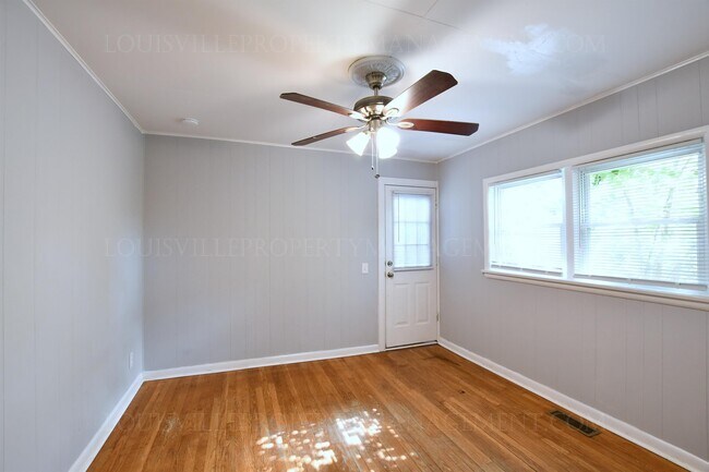 Foto del edificio - 1747 E Oak St