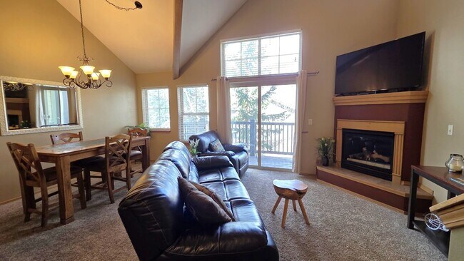 Building Photo - 720 Lakepoint Dr