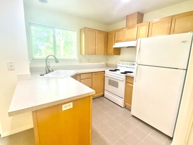 Building Photo - 3056 Lazy River Dr