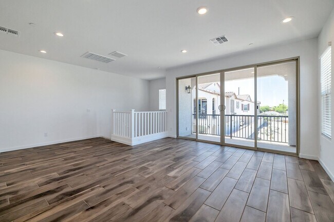 Foto del edificio - Like Brand New Luxurious Modern 3 Bedroom ...