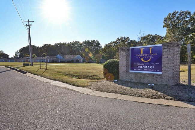 Building Photo - uTown - Your Perfect Rental Community!