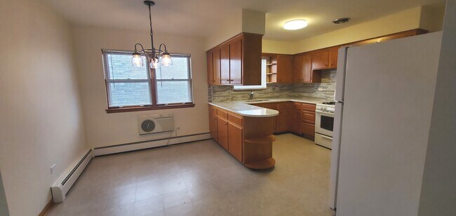 Building Photo - 409 S Kenilworth Ave