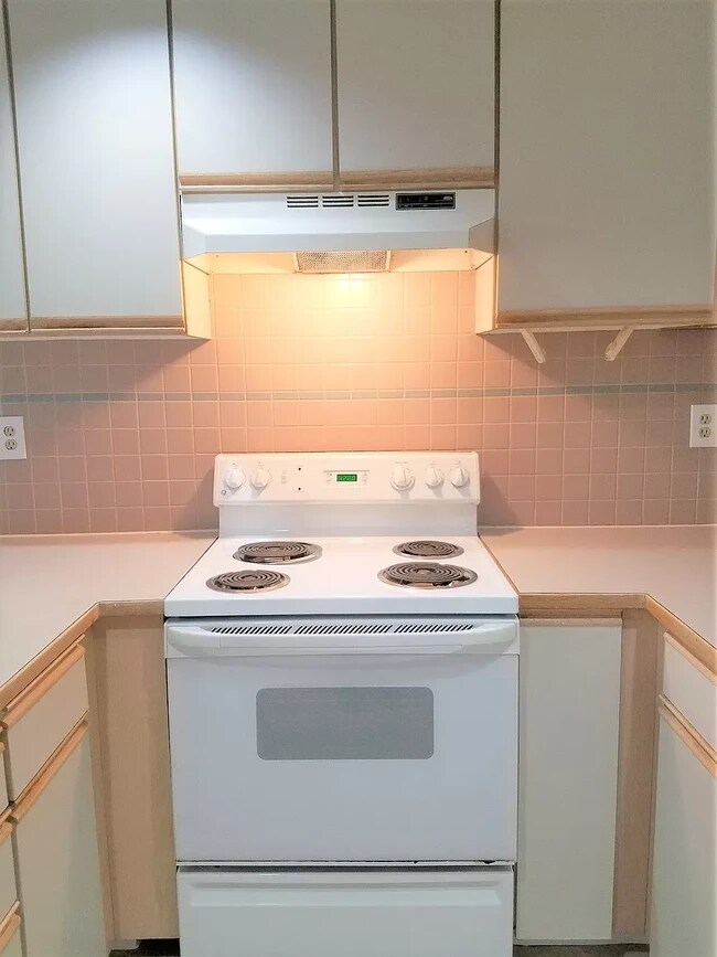Range - 2315 W Boston St