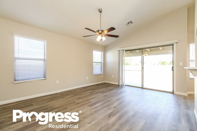 Building Photo - 341 N Fresno St