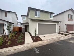Building Photo - 479 Lemongrass St