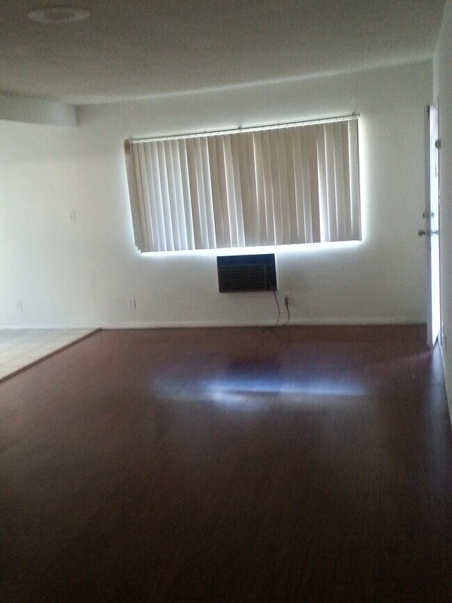 Building Photo - 8444 Amigo Ave