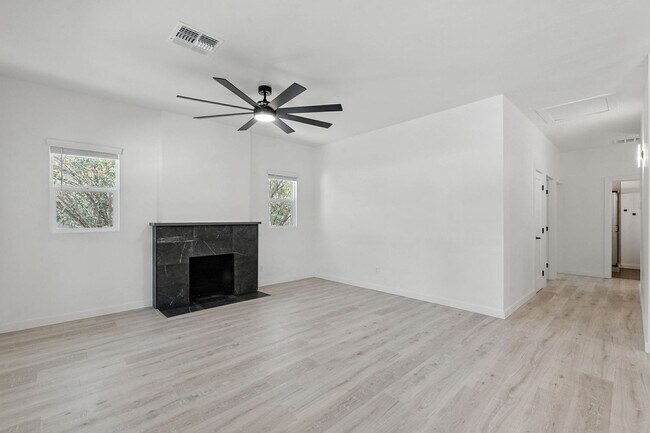 Foto del edificio - 840 E 6th St