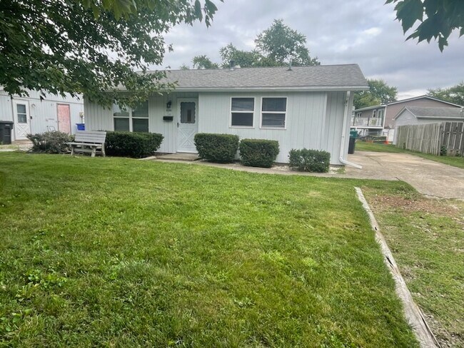 Building Photo - 4166 Camelot Dr