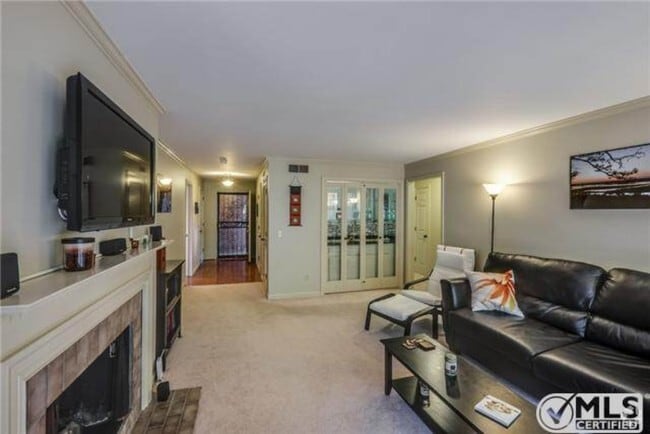 Building Photo - 119 Hillsboro Pl