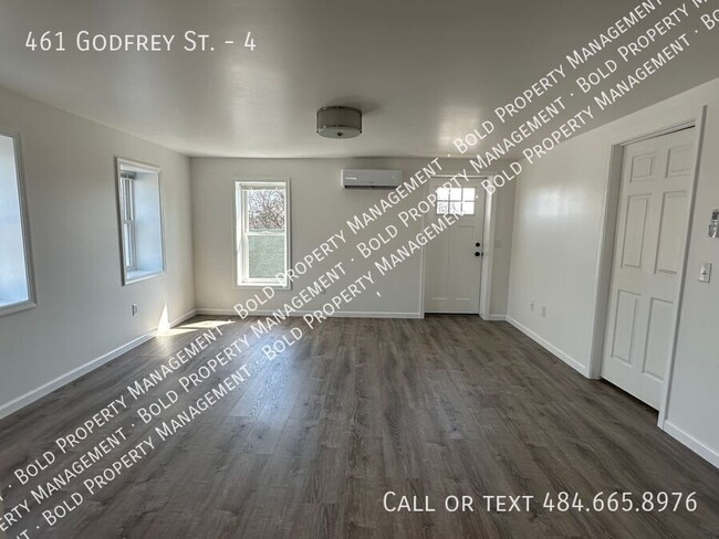 Building Photo - 461 Godfrey St