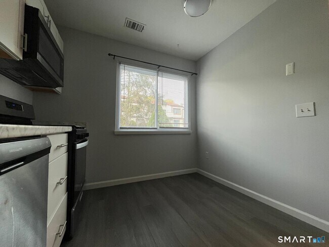 Foto del edificio - 221 Cottonwood Rd