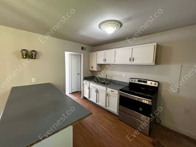 Foto del edificio - 2456 Mt Vernon Rd NW