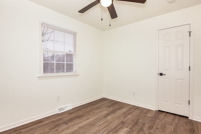Building Photo - 316 Donna Ave