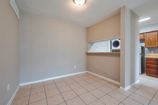 Building Photo - 9090 S Braeswood Blvd