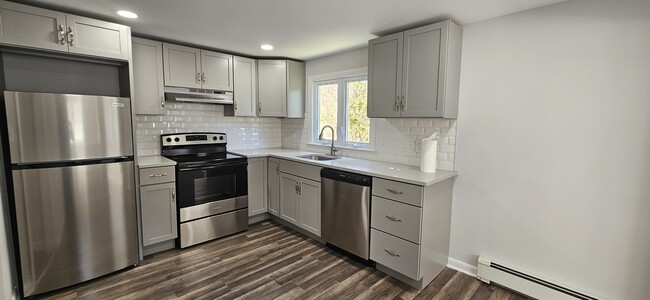 Kitchen - 2125 Highland Ave