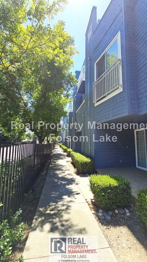 Photo - 405 Harriet Ln