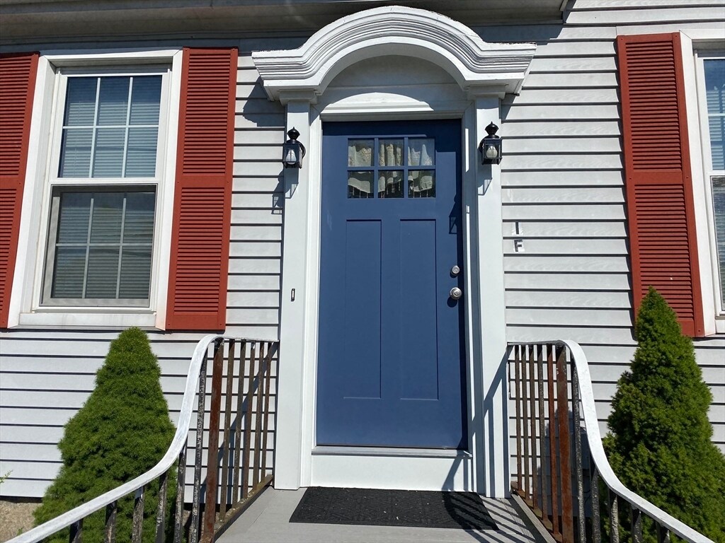 564 Dartmouth St Unit 1F, Dartmouth, MA 02748 Room for Rent in