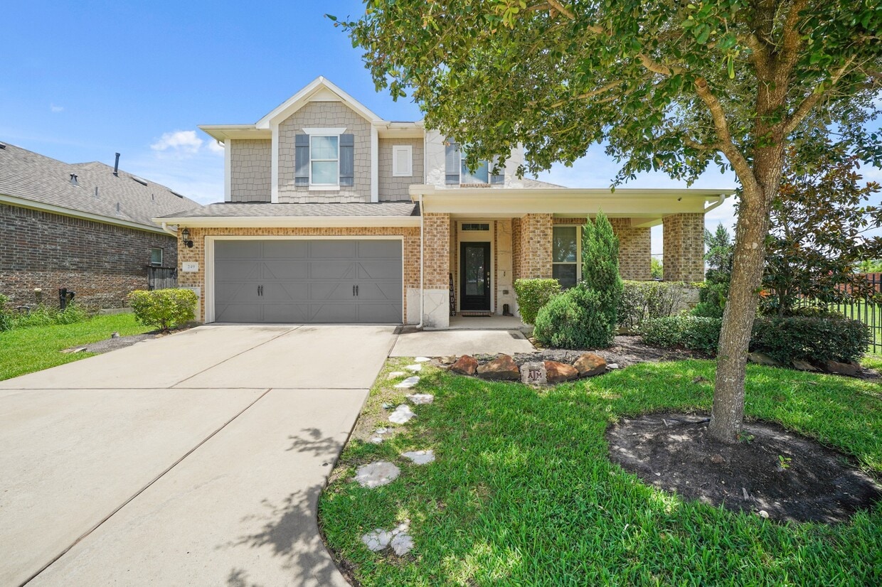 Primary Photo - 249 Castlegate Ln