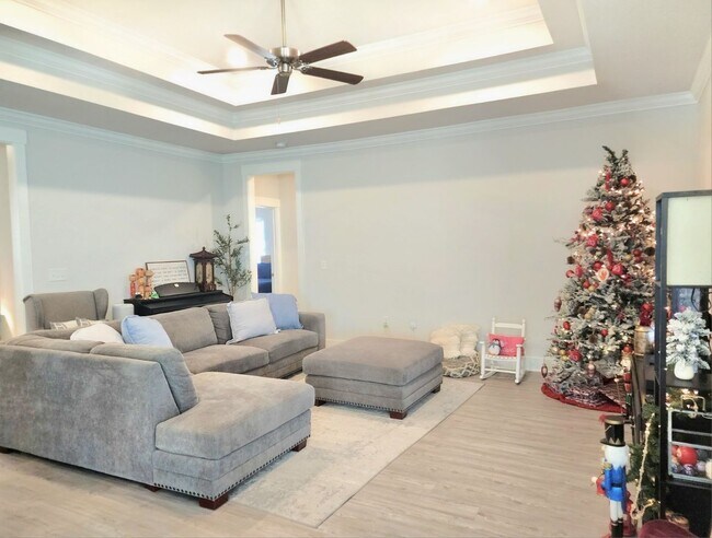 Foto del edificio - Stunning 4-Bed, 3-Bath Beauty, 2,117 sq. ft. of Pure Comfort and Style!