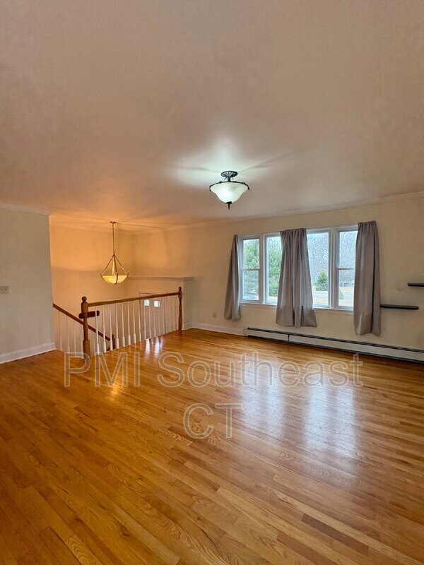 Foto del edificio - 49 Deer Ridge Rd