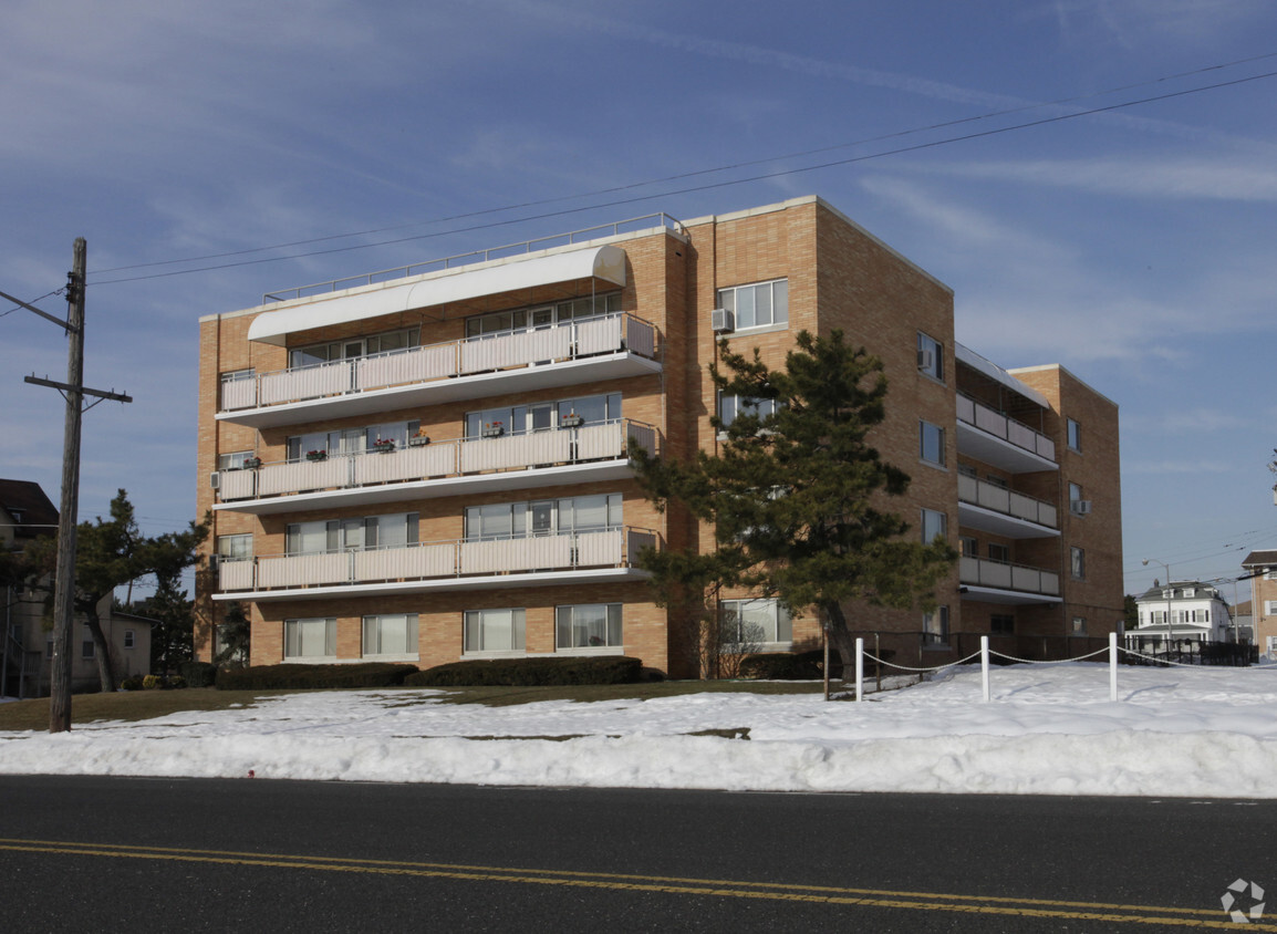 Primary Photo - 1400 Webb St