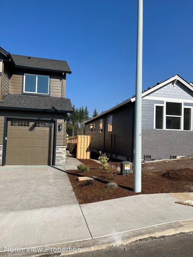 Foto del edificio - 2 br, 1.5 bath House - 1753 NE Robert Rd #B