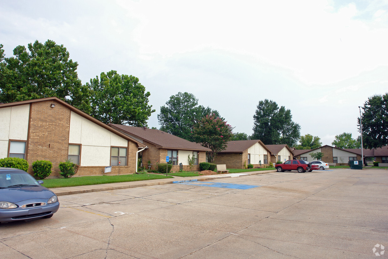 2213 Shed Rd - Cloverdale Plaza Apartments - Cloverdale Plaza Apartments