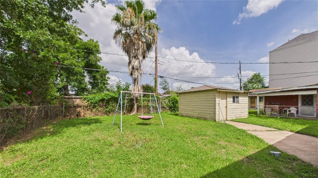 Building Photo - 2318 Reinerman St