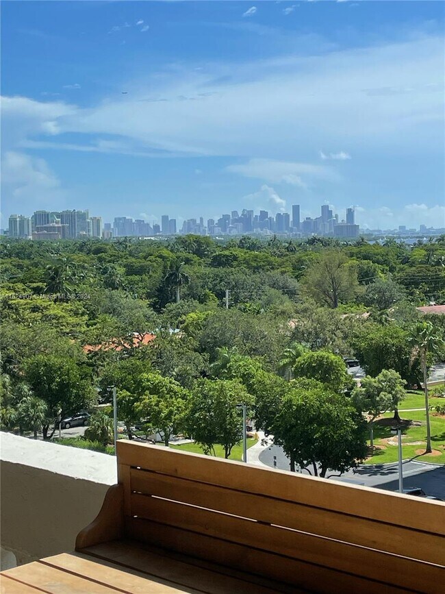 Foto del edificio - 90 Edgewater Dr