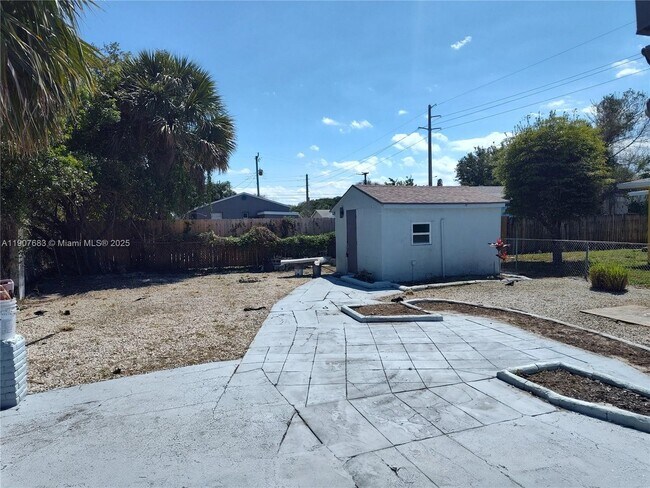 Foto del edificio - 173 W 16th St