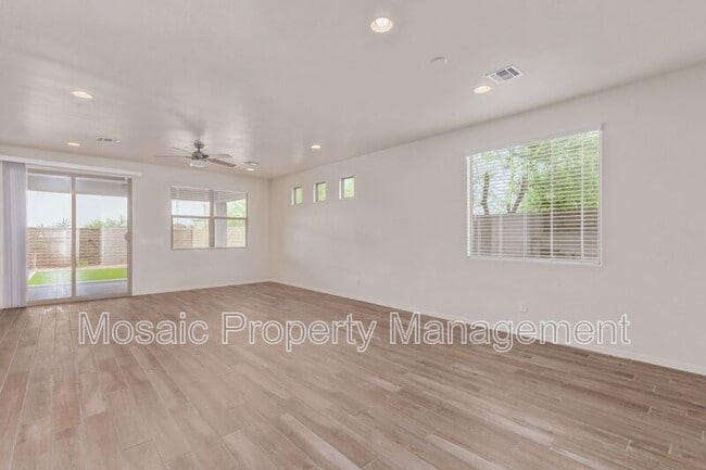 Foto del edificio - 3320 W Dunbar Dr