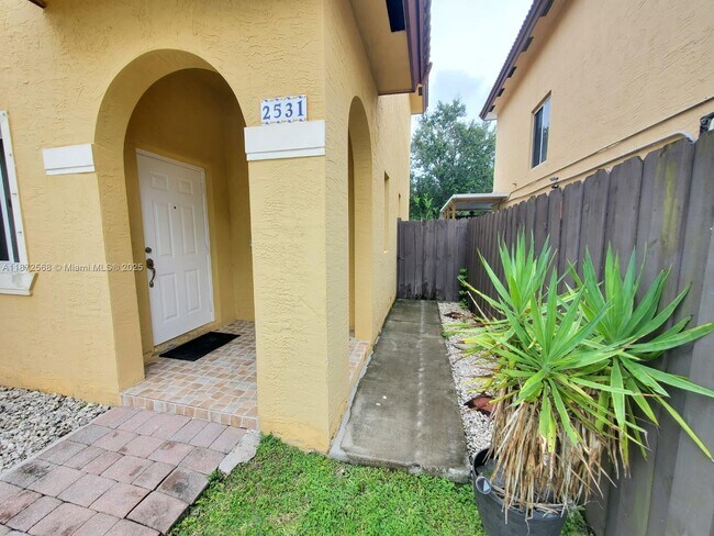 Foto del edificio - 2531 NE 41st Terrace