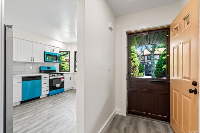 Building Photo - 9 Cold Harbour Ln