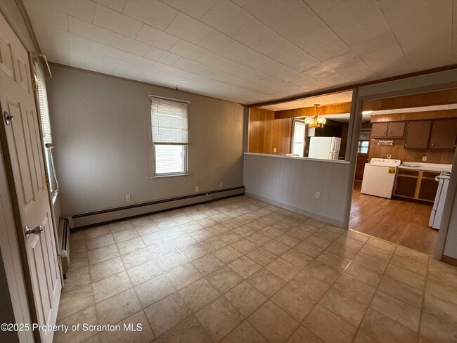 Building Photo - 205 2nd St