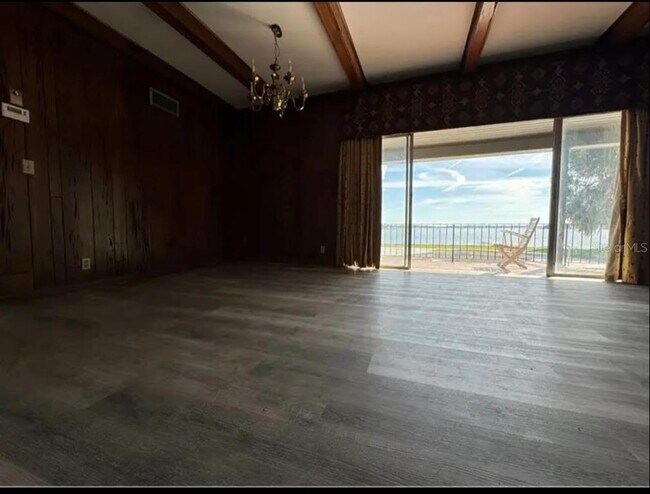 Foto del edificio - 1019 State Rd 540 W