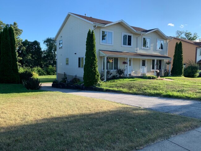 Foto del edificio - 1258 Sunnyridge Rd
