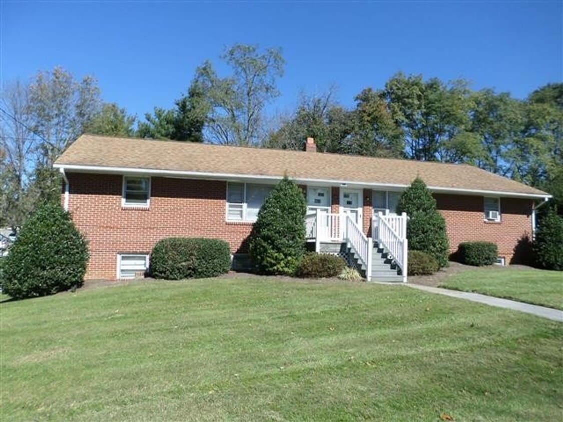 Photo - 208 Broce Drive