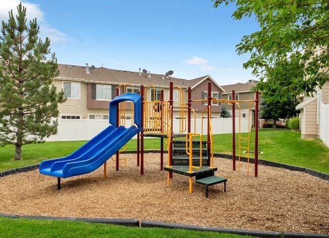 Foto del edificio - Bright 3-Bed, 2-Bath Condo with Mountain Views & Community Amenities