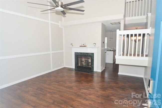 Foto del edificio - 605 Mountainwater Dr