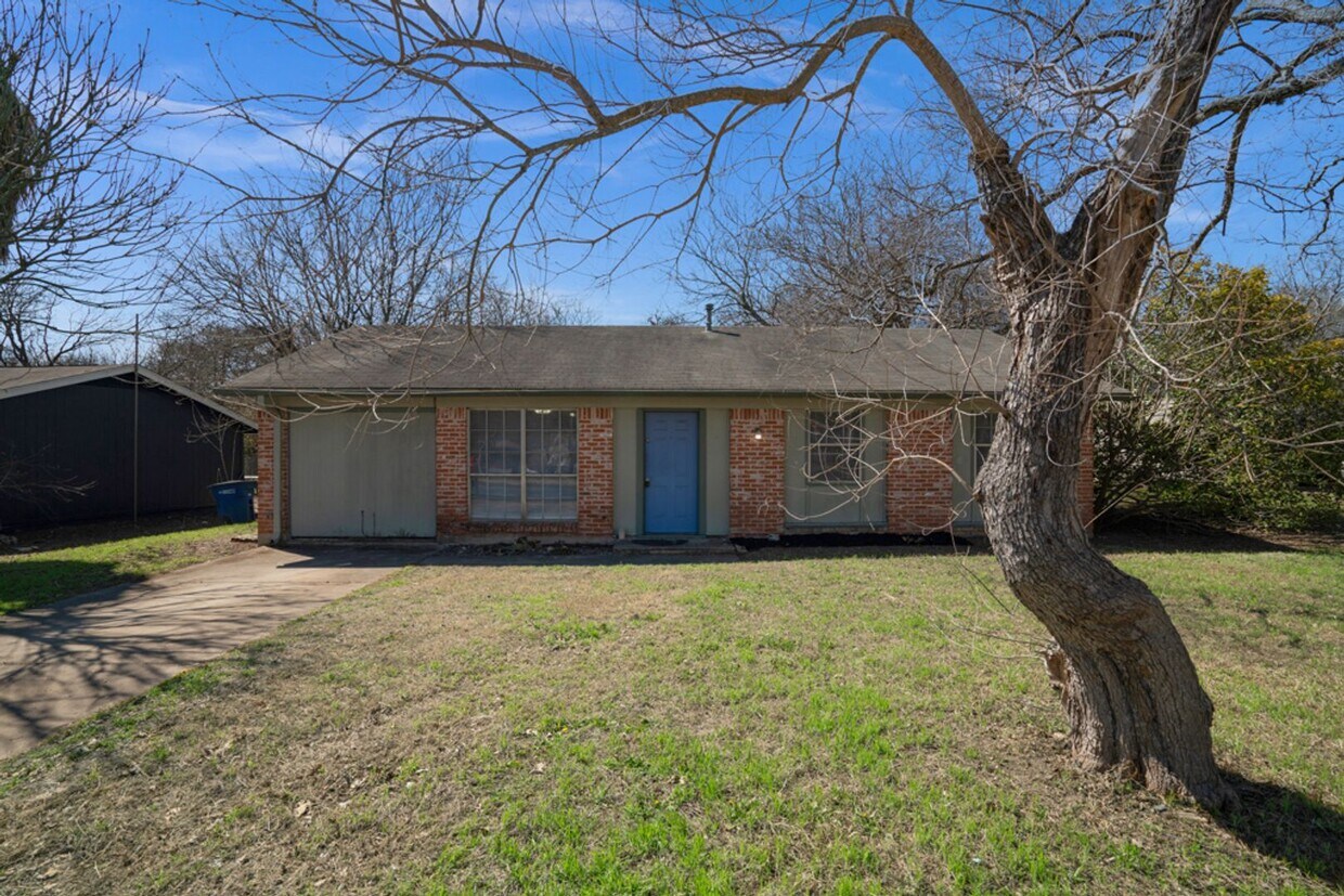 Foto principal - 809 Eberhart Ln