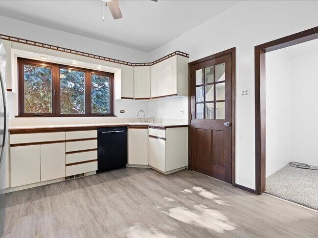 Cocina de arriba - 3214 S Throop St