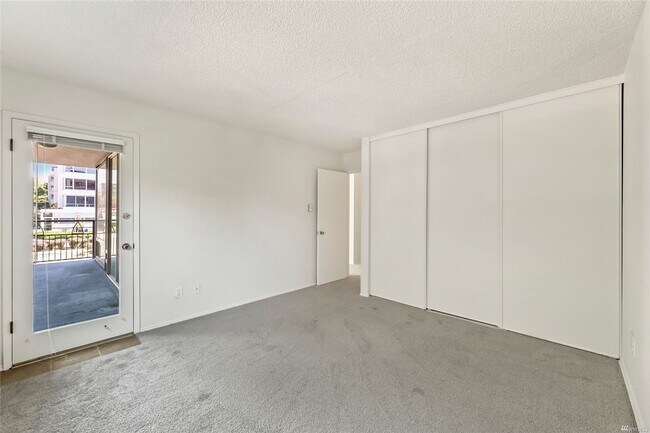 Foto del edificio - Spacious 1 bed/1bath, Parking included!