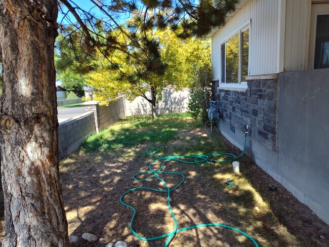 Building Photo - 280 E 400 S